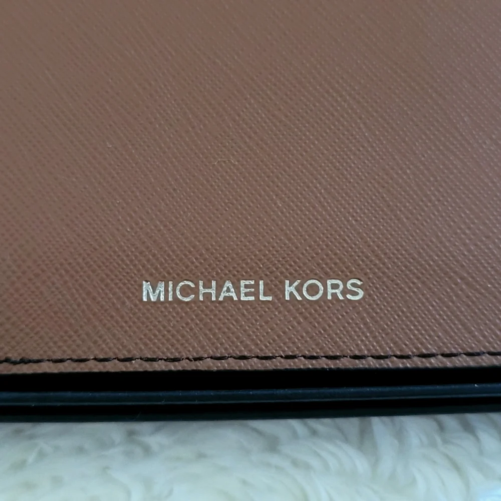 Michael Kors Slim Bifold✌️ 
